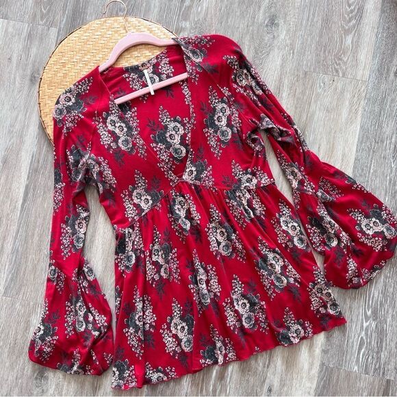 Free people red floral boho bell sleeve top - Picture 2 of 8